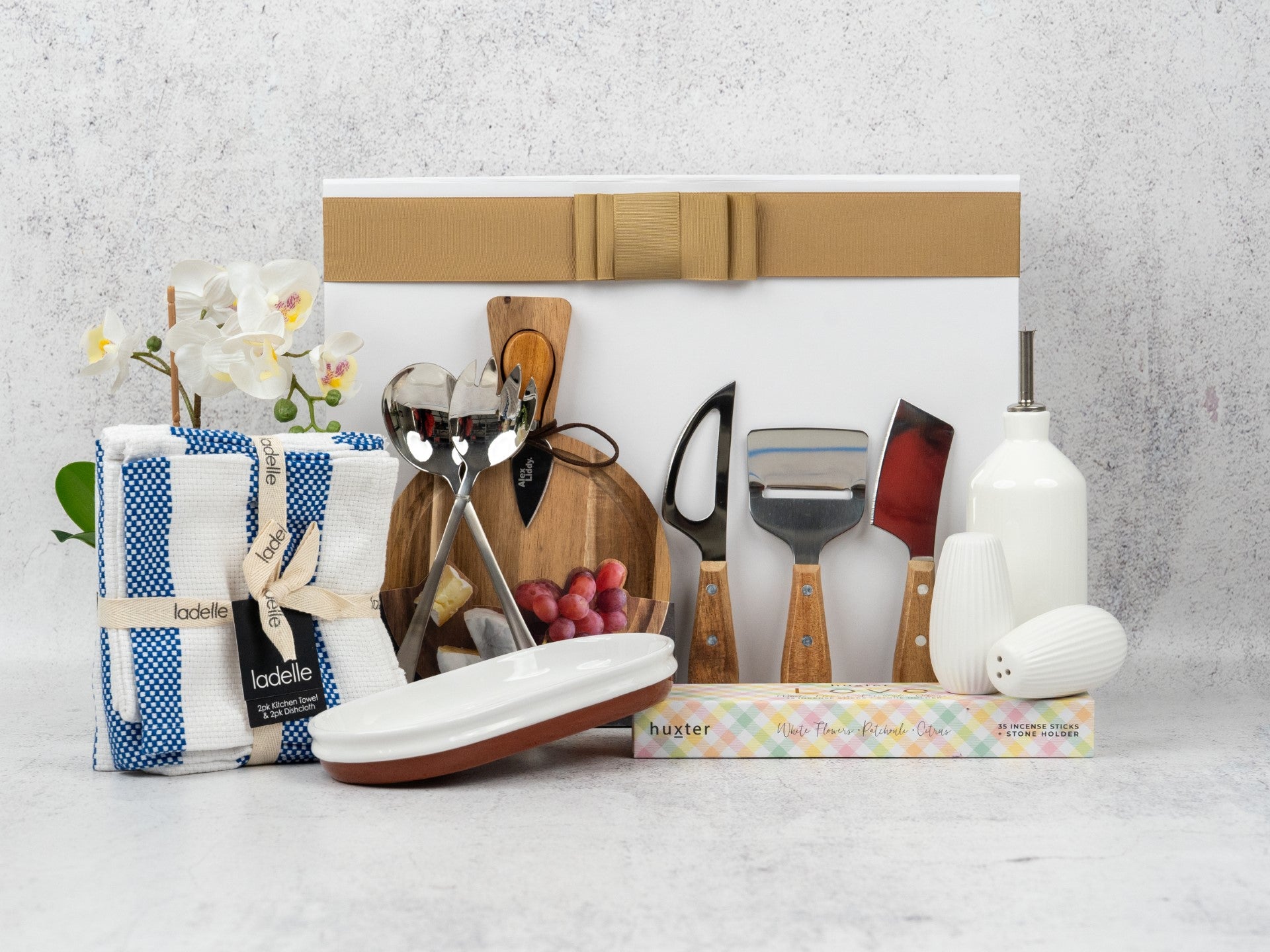 Elevate your kitchen with this chef-inspired hamper, featuring stylish utensils and accessories for the culinary enthusiast.